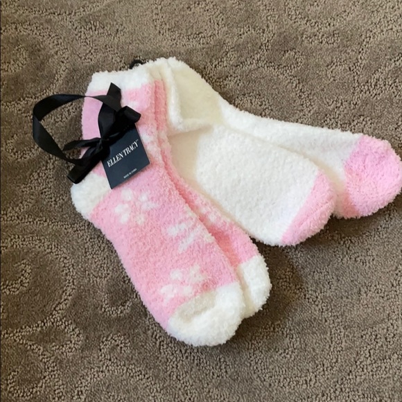 Pack of 2 Fuzzy Socks - Picture 1 of 2